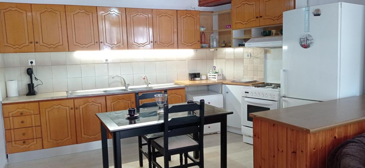 Ευρύχωρο Και Άνετο Διαμέρισμα Στην Ιτέα Joanna'S Apartment Kirra Екстериор снимка