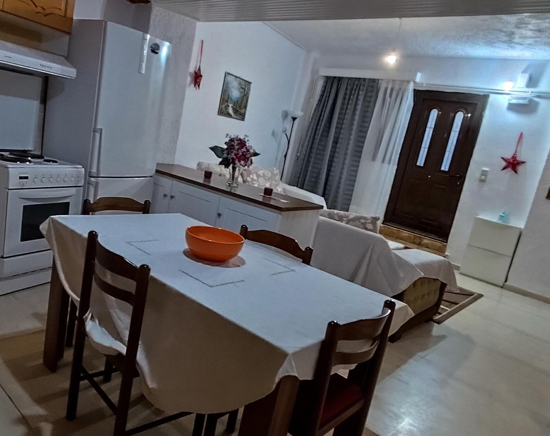 Ευρύχωρο Και Άνετο Διαμέρισμα Στην Ιτέα Joanna'S Apartment Kirra Екстериор снимка